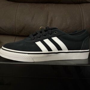 Adidas adi ease black and white brand new in box mens 8.5 or womens 9.5